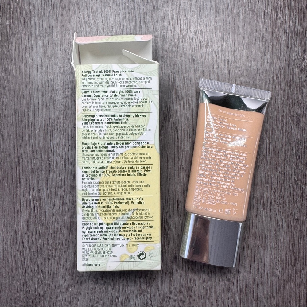 Clinique Even Better Refresh Hydrating and Repairing Foundation CN 10 Alabaster - Picture 2 of 4